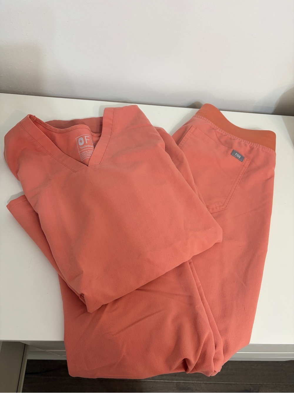 FIGS XS TALL SET | Women's Coral Scrub Set Pants & Top - Coral